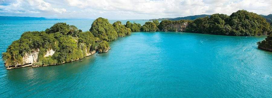 Cayos cubiertos de selva en el Parque Nacional Los Haitises
