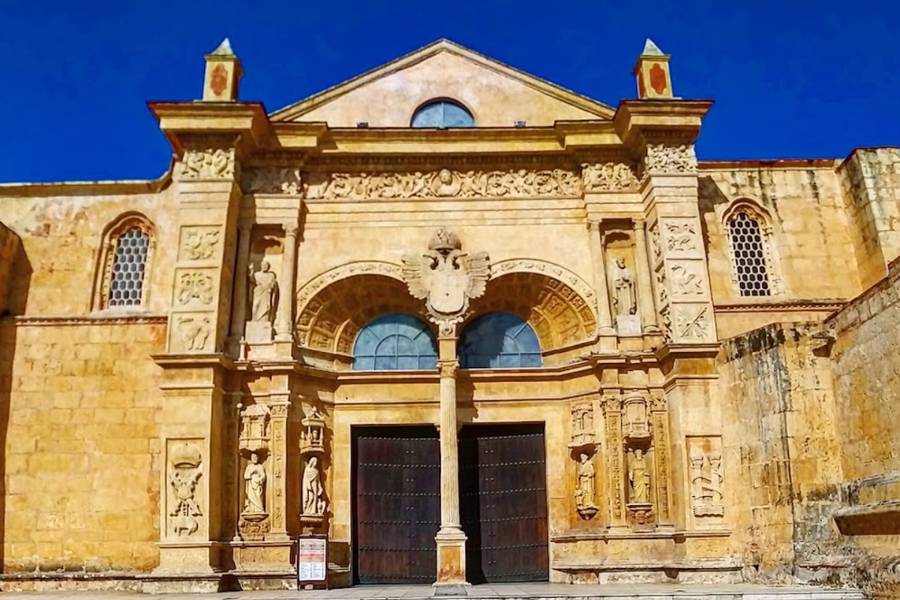 Fachada de la Catedral Primada de América en Santo Domingo