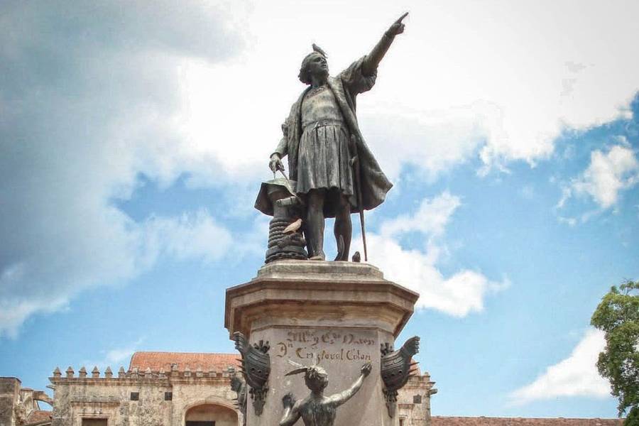 Estatua de Cristóbal Colón en el Parque Colón de la Zona Colonial